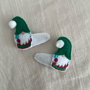 Christmas Gnome feltie hair bow clip set
Handmade/embroidered